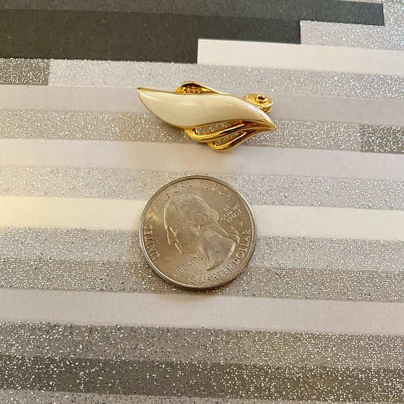 Vintage 1980s earrings (Monet) - Picture 4 of 4